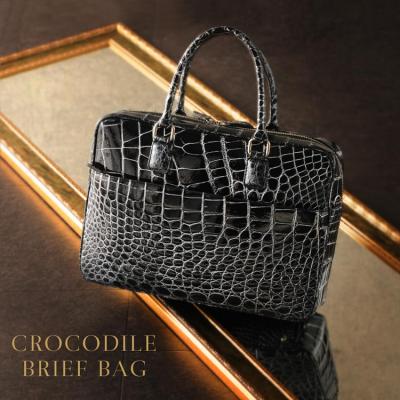 最高の贅沢を携える、日本製クロコダイル目地染めブリーフバッグを新発売。