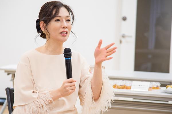 ミス・ユニバースジャパン公式コーチ直伝「老けない秘密」 日本初ニューハーフ美容研究家・岡江 美希によるセミナー開催 ～さよならシワ・たるみ！老けない自分への変身方法～ in博多