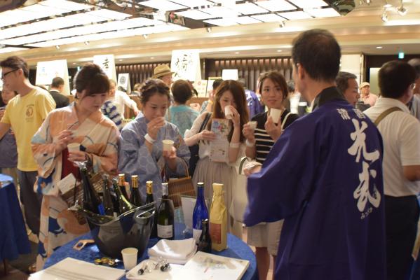 日本の酒を楽しむ試飲会型イベント『STYLE J.SAKE』にて、きき酒師である漫才師・「にほんしゅ」による日本酒セミナーを開催